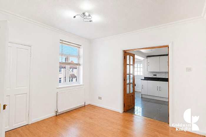 4 Bedroom Terraced House To Rent In Roman Road, London, E6