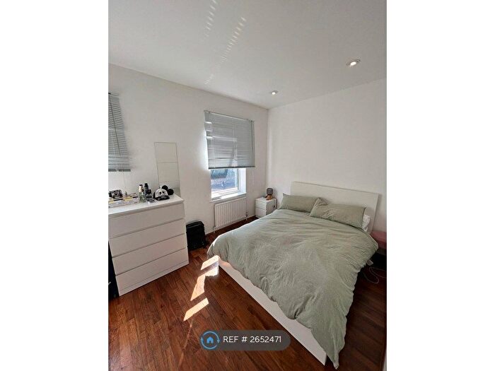 1 Bedroom Flat To Rent In York Road, London, SW11