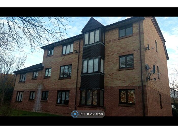 2 Bedroom Flat To Rent In Waterside Close, London, IG11