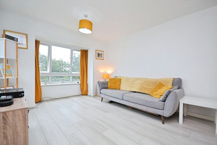 2 Bedroom Flat To Rent In Grasmere Road, Bromley, BR1