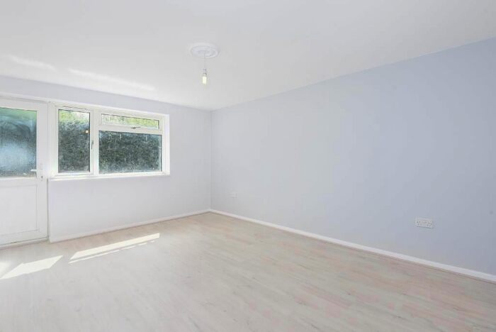 2 Bedroom Flat To Rent In Langdale Gardens, Earley, RG6