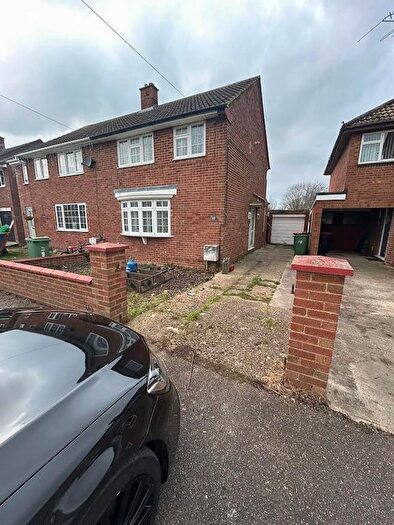 3 Bedroom Semi-Detached House To Rent In Tudor Close, Barton-Le-Clay, MK45