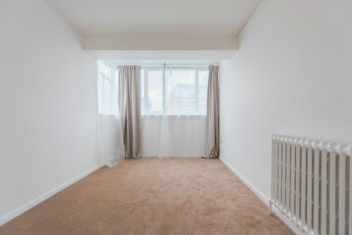 2 Bedroom Flat To Rent In Sheraton House, Churchill Gardens, London, SW1V