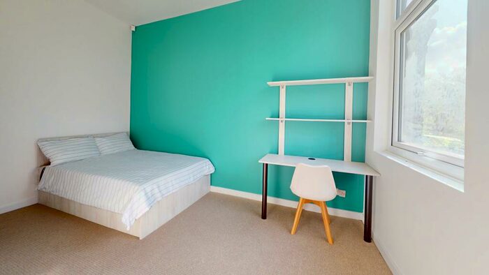 3 Bedroom Flat To Rent In Moorland Avenue, LS6