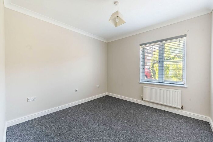 2 Bedroom Flat To Rent In Honeypot Lane, Stanmore, HA7