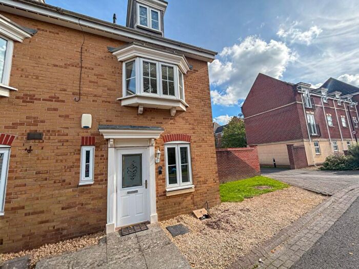 3 Bedroom End Of Terrace House To Rent In Britton Gardens, Kingswood, Bristol, BS15