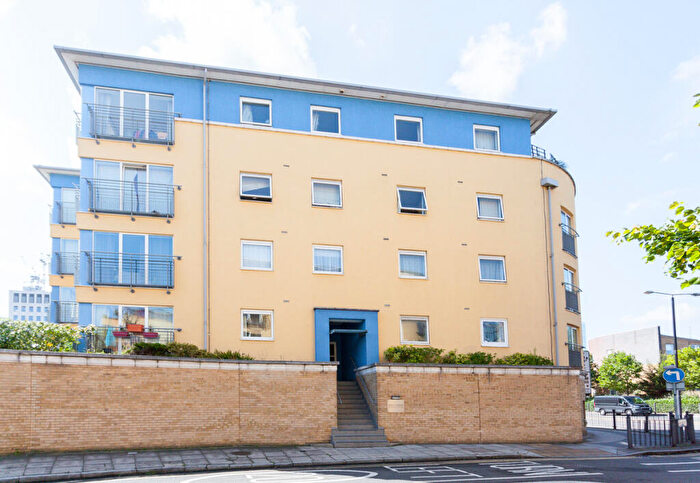 2 Bedroom Apartment To Rent In Premiere Place, London, E14