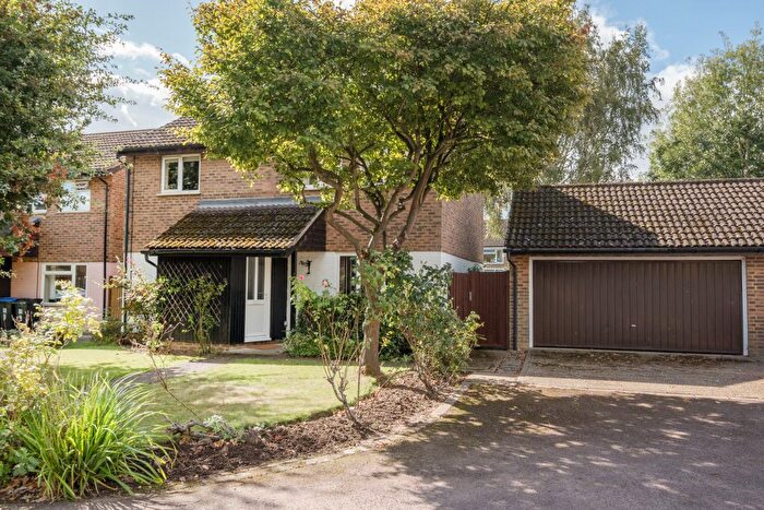 4 Bedroom Detached House For Sale In Hamble Close, Woking, GU21