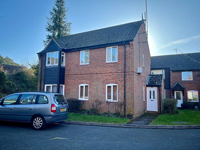 2 Bedroom Flat For Sale In Freemans Close, Hungerford, RG17