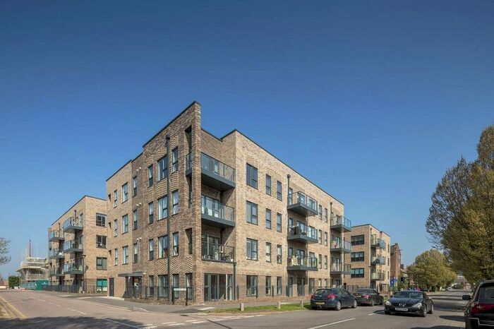 1 Bedroom Flat To Rent In Oxhey Drive, Watford, WD19