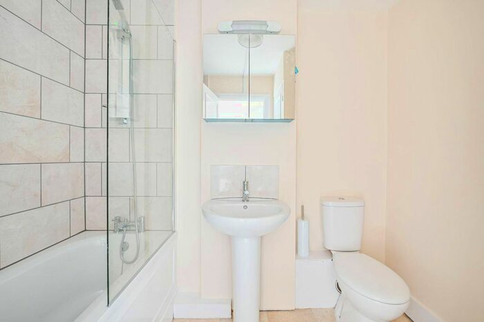 1 Bedroom Flat To Rent In Upper Richmond Road, Putney, London, SW15