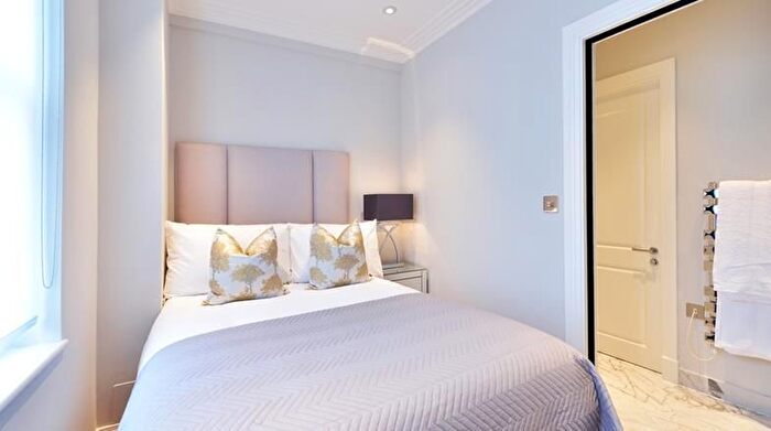 1 Bedroom Flat To Rent In Hill Street, Mayfair, W1J