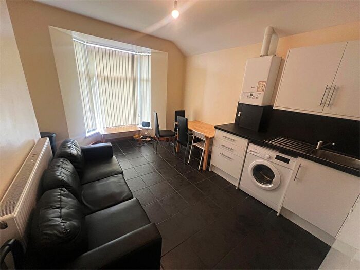 3 Bedroom Flat To Rent In Hawthorne Avenue, Swansea, SA2