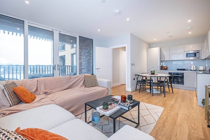 1 Bedroom Flat To Rent In Greyhound Parade, London, SW17