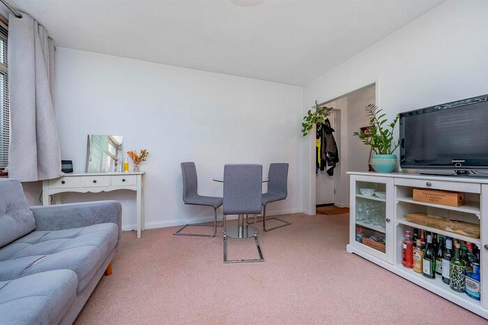 1 Bedroom Flat To Rent In Stanley Road, London, SW19