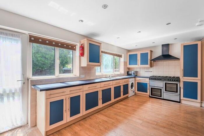 6 Bedroom Semi-detached House To Rent In Barlee Crescent, Uxbridge, UB8