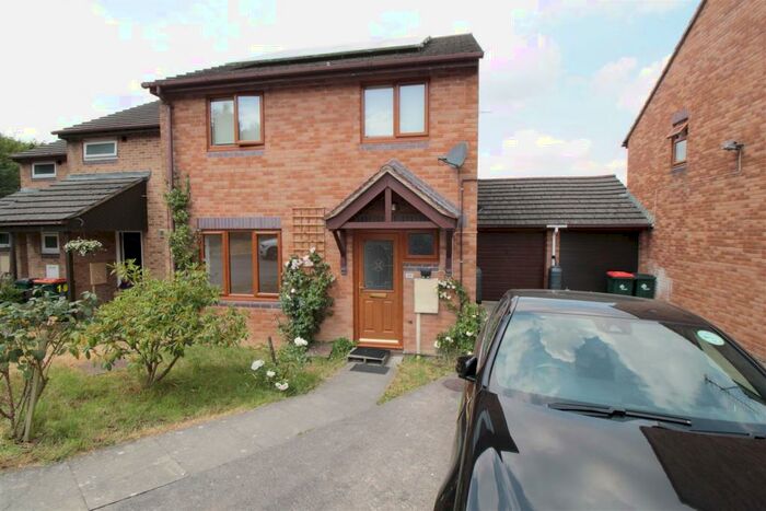 3 Bedroom House To Rent In Abrahams Road, Broadfield, RH11