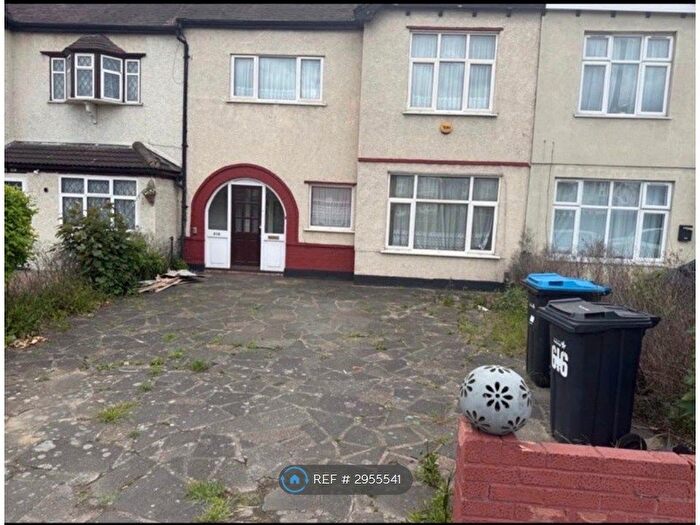 4 Bedroom Terraced House To Rent In Eastern Avenue, Ilford, IG2
