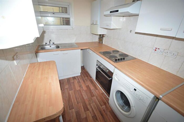 1 Bedroom Flat To Rent In Peel Road, London, E18