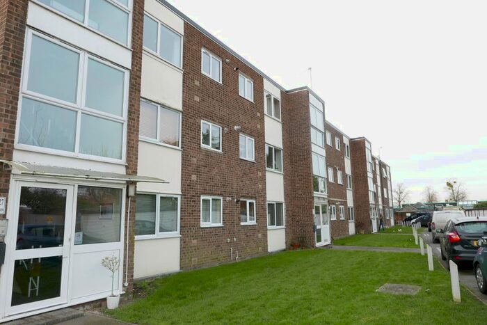 2 Bedroom Flat To Rent In Chaplaincy Gardens, Hornchurch, RM11