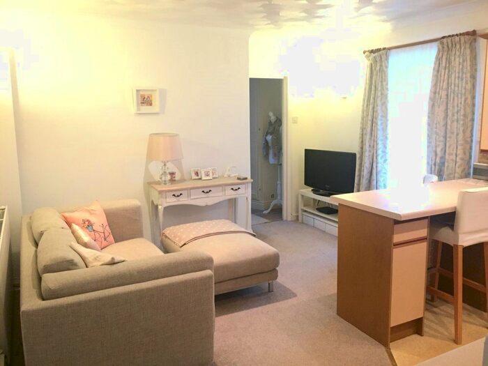 1 Bedroom Flat To Rent In Stanwell Road, Penarth, CF64