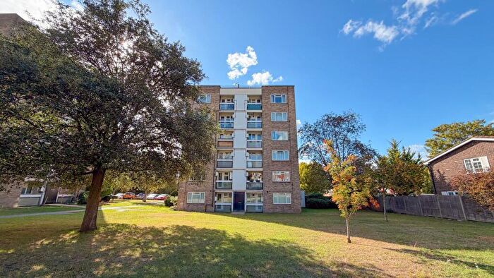 2 Bedroom Flat To Rent In Woodcote Road, Wallington, Surrey, SM6