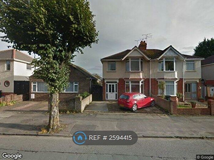 3 Bedroom Semi Detached House To Rent In Shrivenham Road, Swindon, SN1