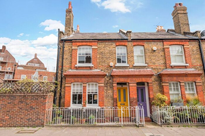 3 Bedroom End Of Terrace House For Sale In Courtenay Street, London, SE11