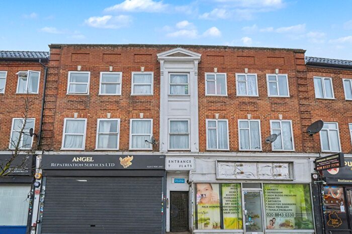 2 Bedroom Flat For Sale In Allenby Road, Southall, UB1