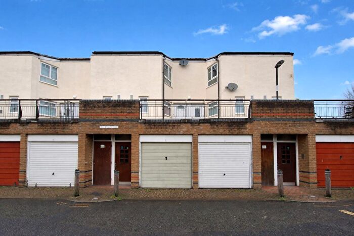 3 Bedroom Flat To Rent In Vanguard Close, Croydon, CR0