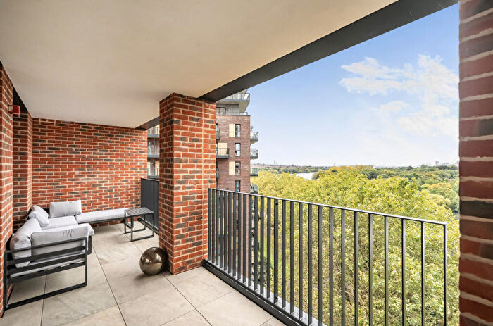 2 Bedroom Apartment For Sale In Shearwater Drive, Hendon Waterside, NW9