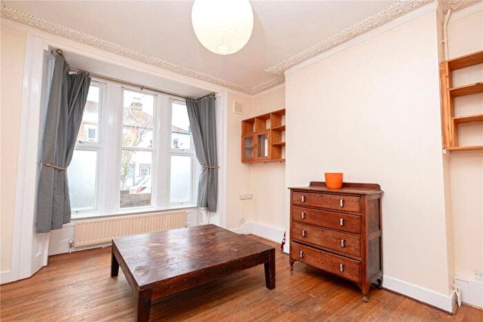2 Bedroom Flat To Rent In Hermitage Road, Finsbury Park, London, N4