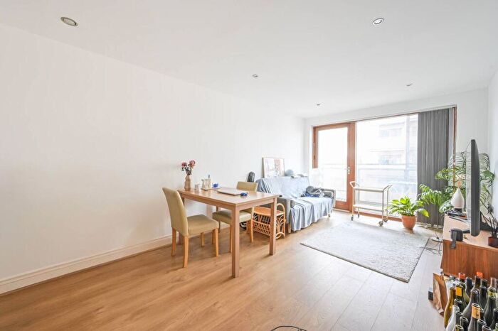 2 Bedroom Flat To Rent In Trevithick Way, Bow, London, E3