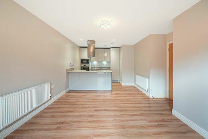 3 Bedroom Flat To Rent In Tapster Street, High Barnet, Barnet, EN5
