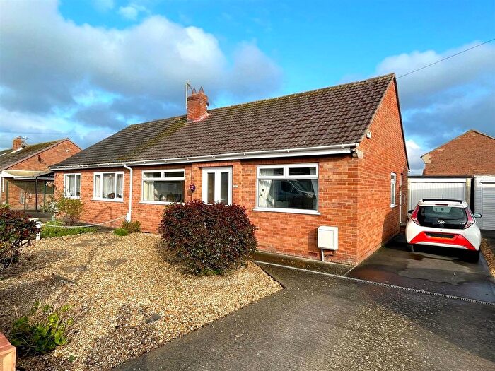 3 Bedroom Semi Detached Bungalow For Sale In Ashcott Drive, Burnham-On-Sea, TA8