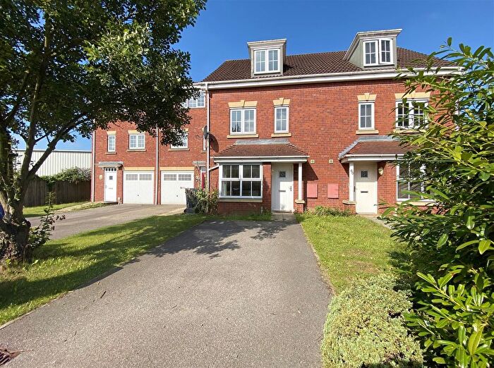 4 Bedroom Semi-Detached House To Rent In The Haven, Selby, YO8