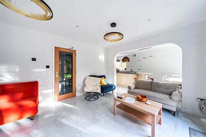 5 Bedroom Detached House To Rent In Aldershot Road, Fleet, Hampshire, GU51