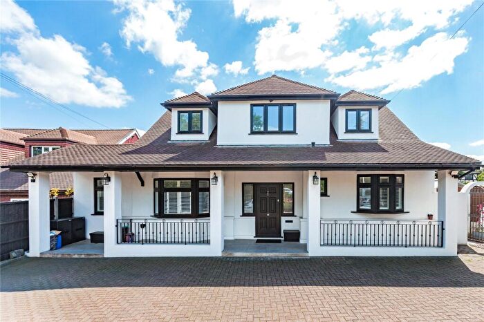 5 Bedroom Detached House For Sale In Lower Bedfords Road, Romford, RM1