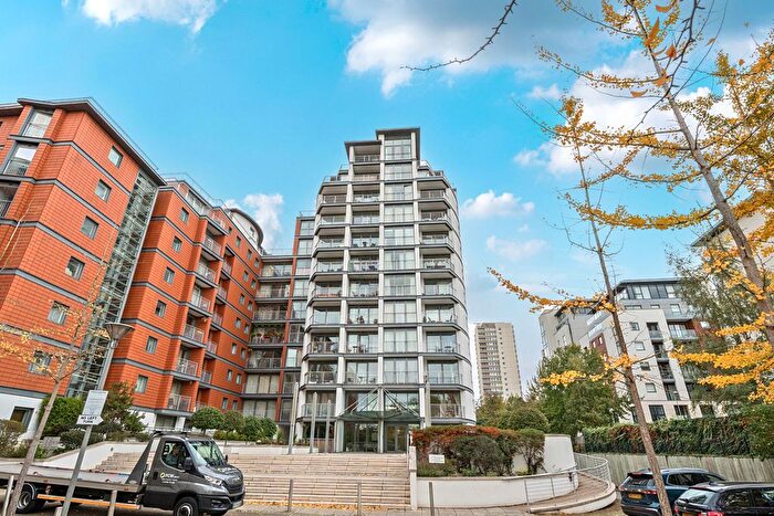1 Bedroom Flat For Sale In Holland Gardens, Brentford, Middlesex, TW8