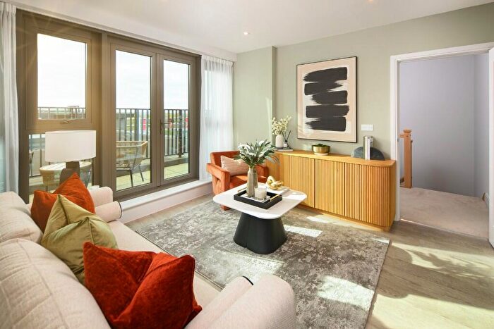 3 Bedroom Apartment For Sale In Stoke Gardens, Slough, SL1