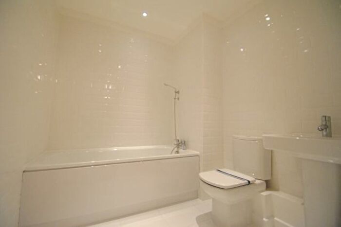 2 Bedroom Flat To Rent In . Barge Walk, Greenwich, London, SE10