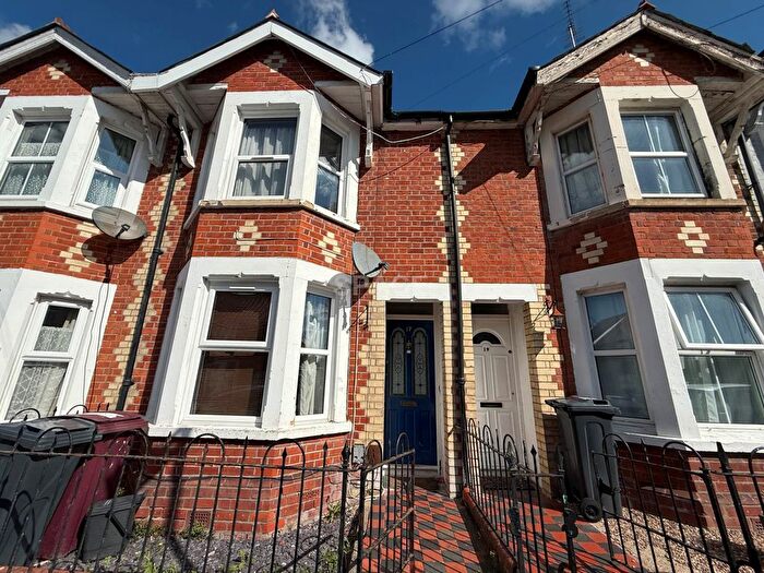 3 Bedroom Semi-Detached House To Rent In Winchester Road, Reading, RG2
