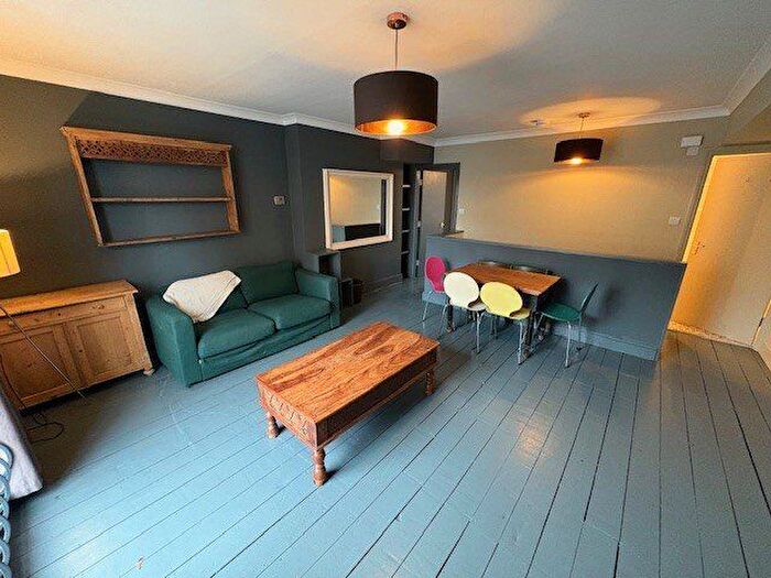 2 Bedroom Flat To Rent In Lansdowne Way, Stockwell, SW8