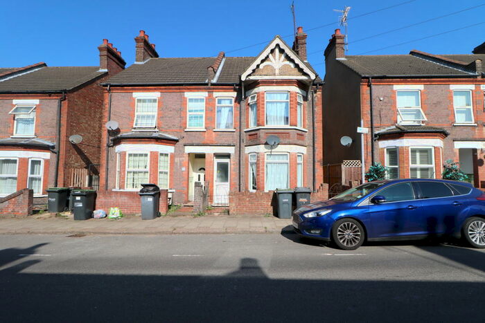 4 Bedroom Terraced House To Rent In Reginald Street Luton, LU2