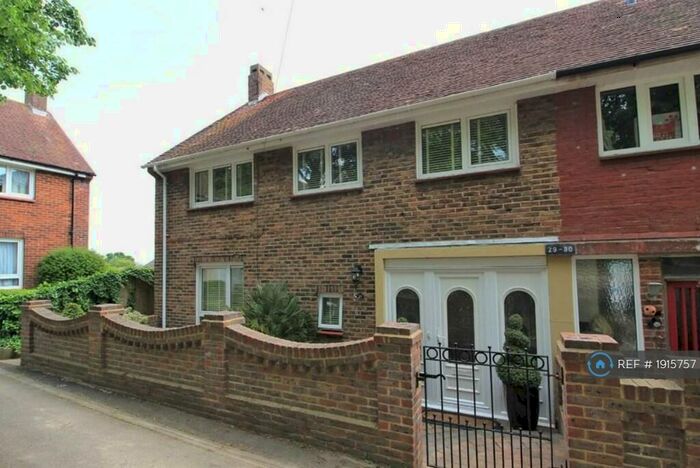 4 Bedroom End Of Terrace House To Rent In Kingsland Close, Portsmouth, PO6