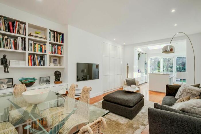 3 Bedroom Flat To Rent In Jacksons Lane, Highgate Village, N6