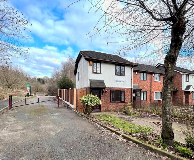 3 Bedroom Terraced House To Rent In Lamorna Close, Salford, M7
