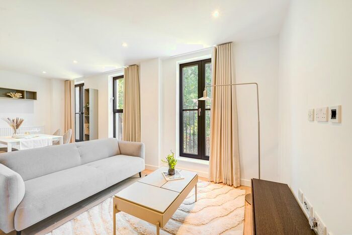 2 Bedroom Flat To Rent In Bradshaw Close, London, Twickenham, TW1