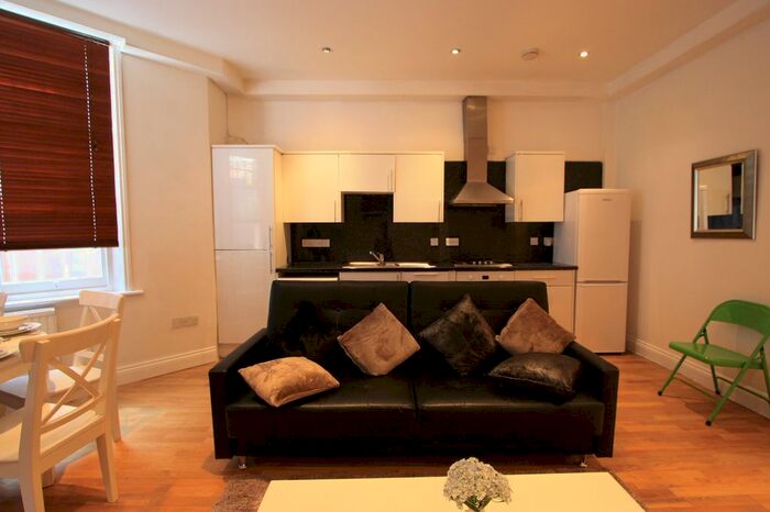 2 Bedroom Flat To Rent In Palace Gate, London, W8