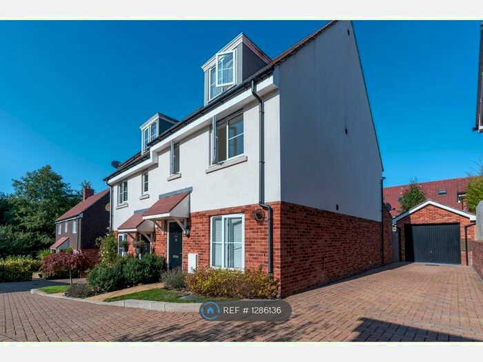 3 Bedroom Semi-Detached House To Rent In Knight Close, Haywards Heath RH16